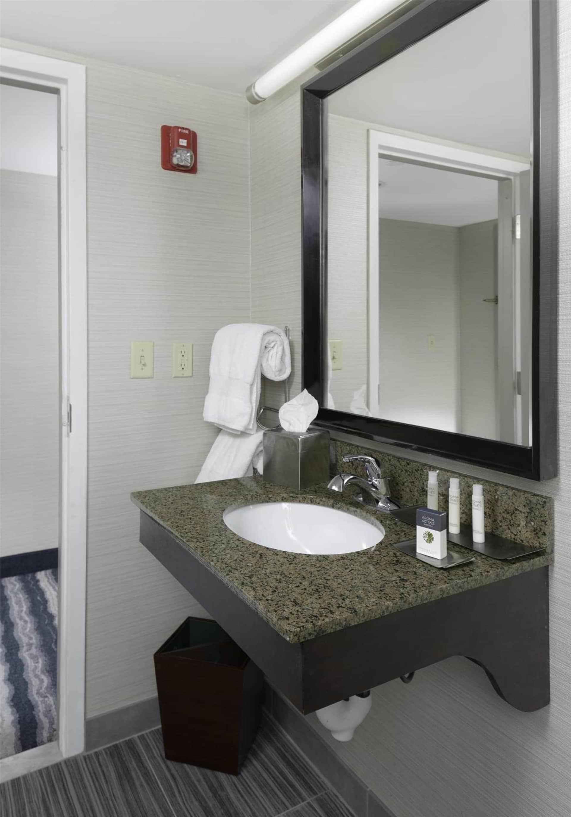 DoubleTree by Hilton Downtown Wilmington - Legal District