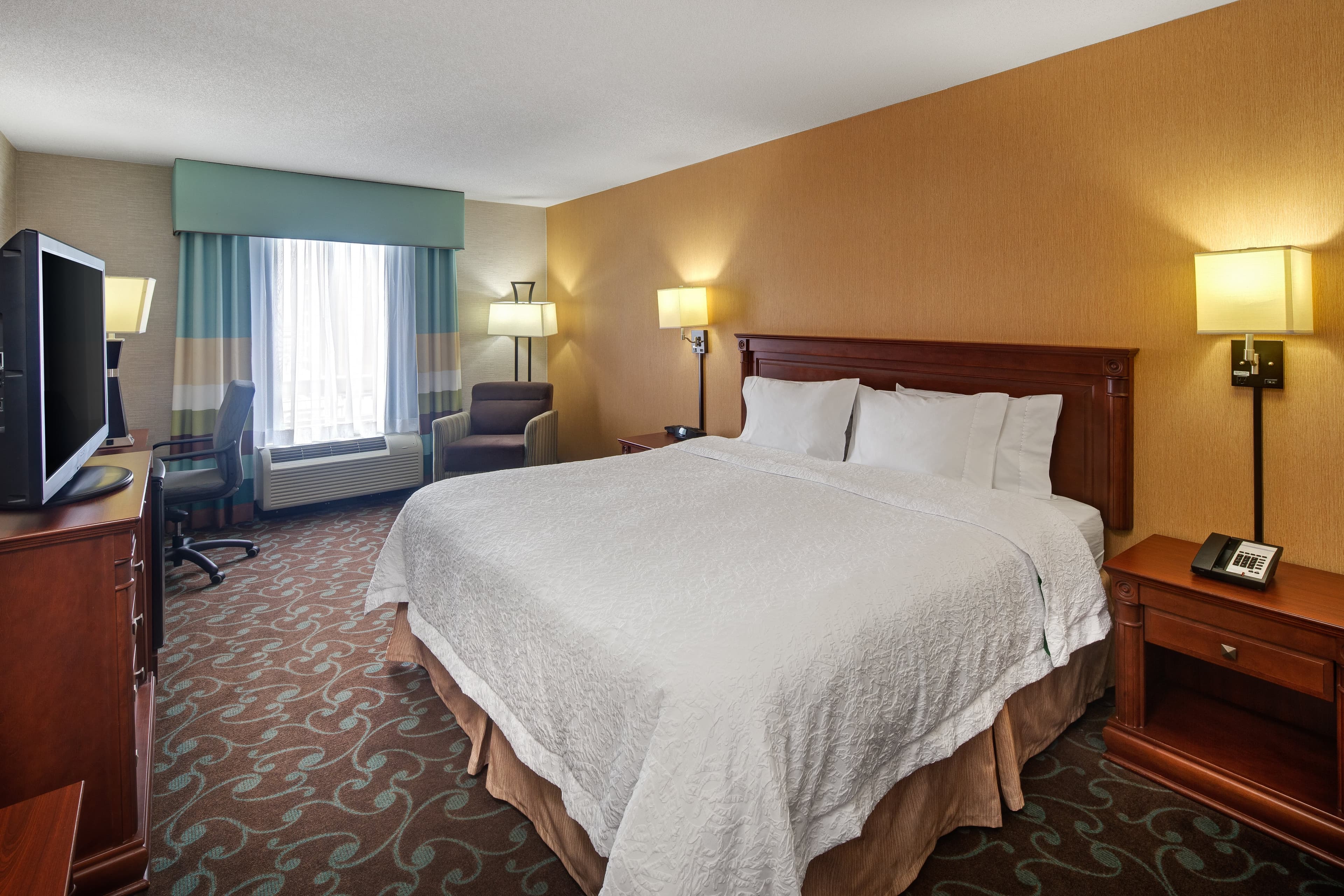 Hampton Inn & Suites by Hilton Toronto Airport