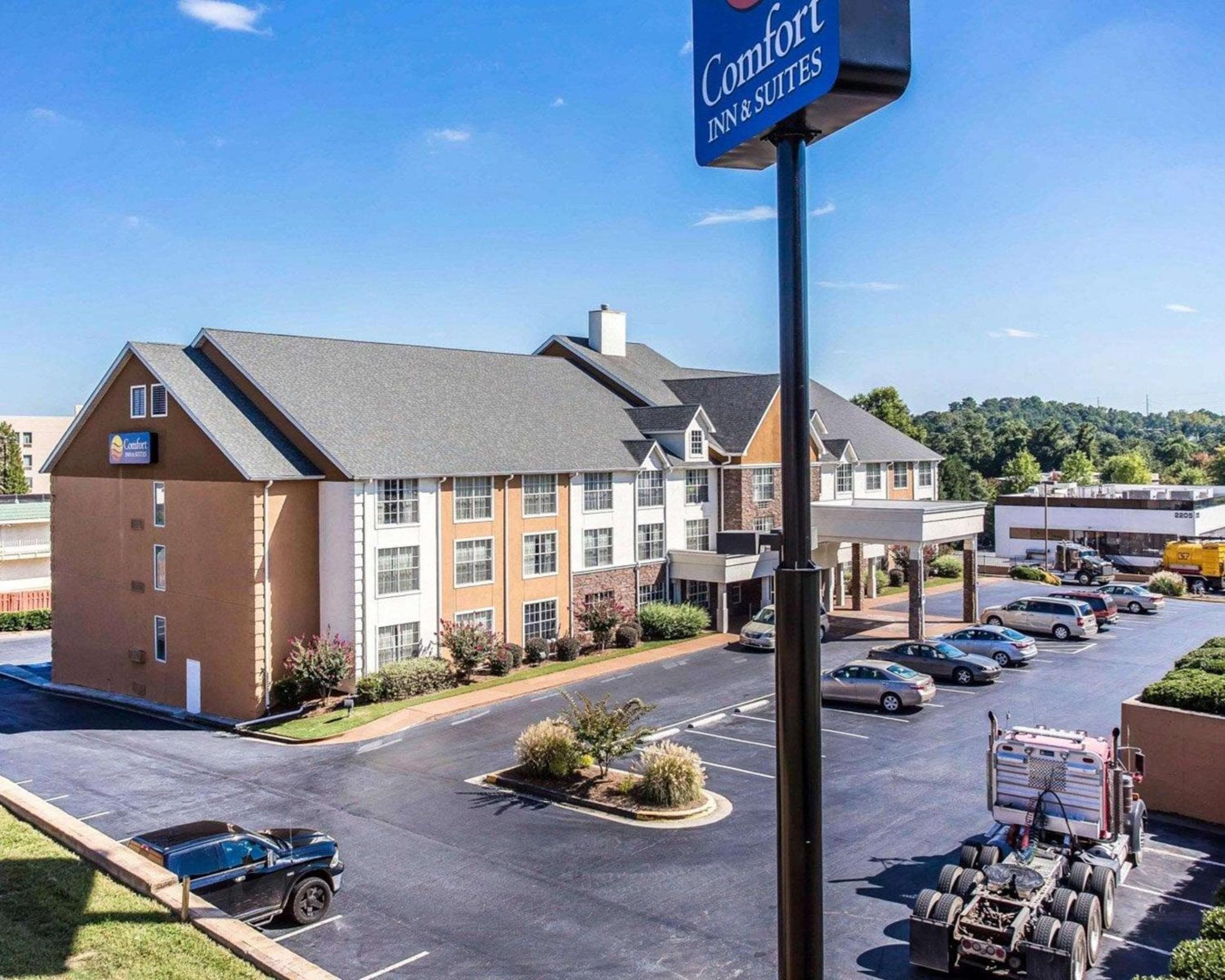 Comfort Inn & Suites – Ballpark Area