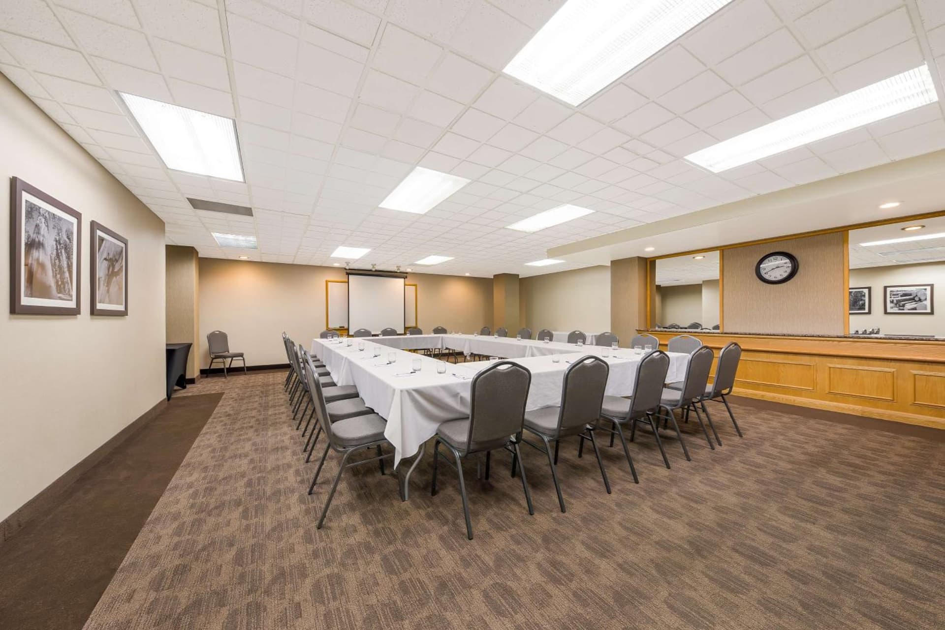 Best Western VOYAGEUR PLACE HOTEL