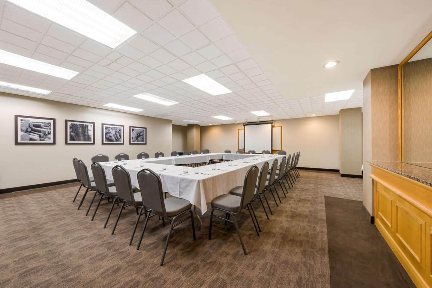 Best Western VOYAGEUR PLACE HOTEL