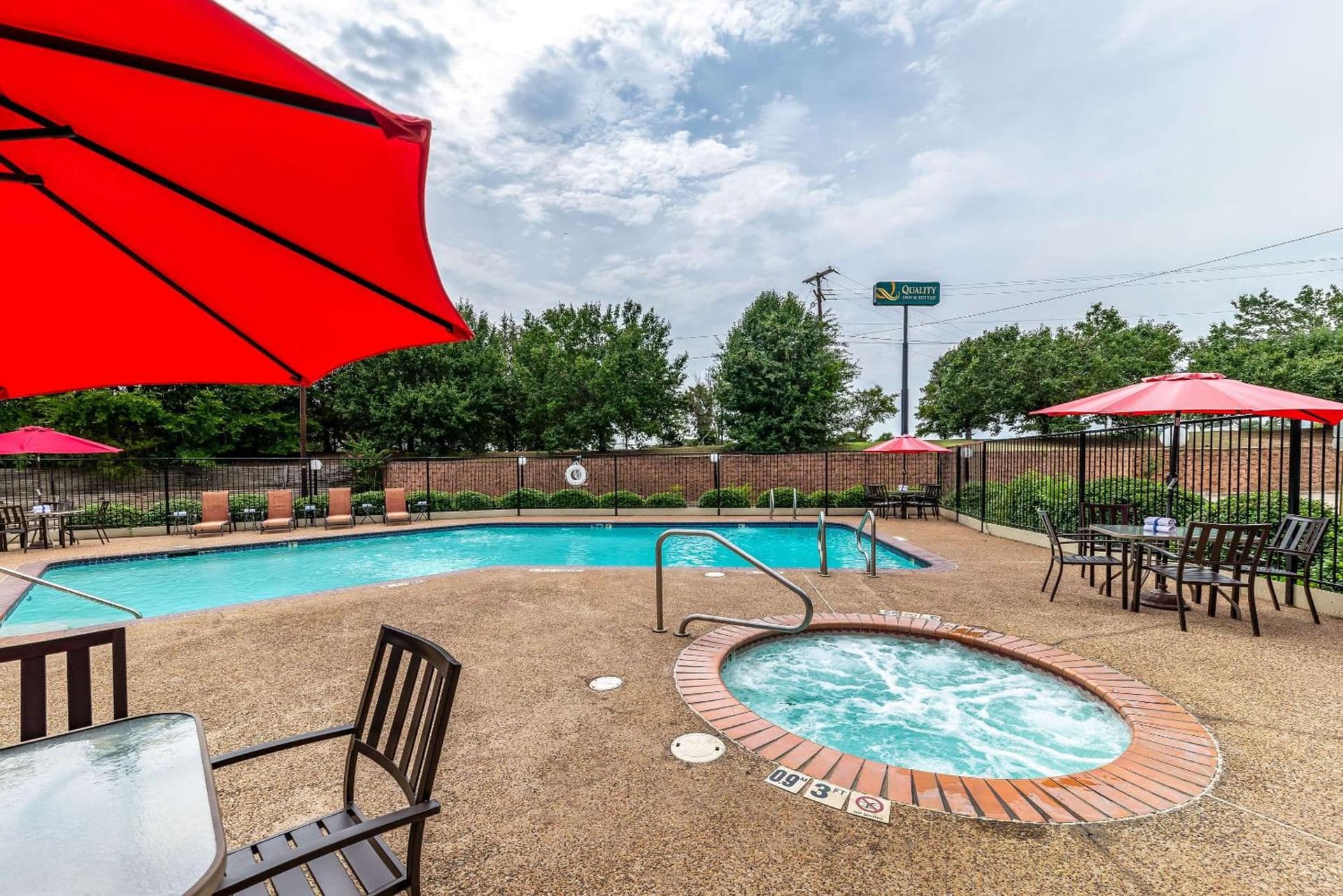 Quality Inn & Suites Canton