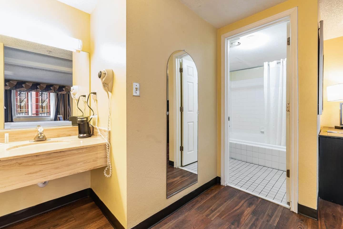 Days Inn by Wyndham Federal Way