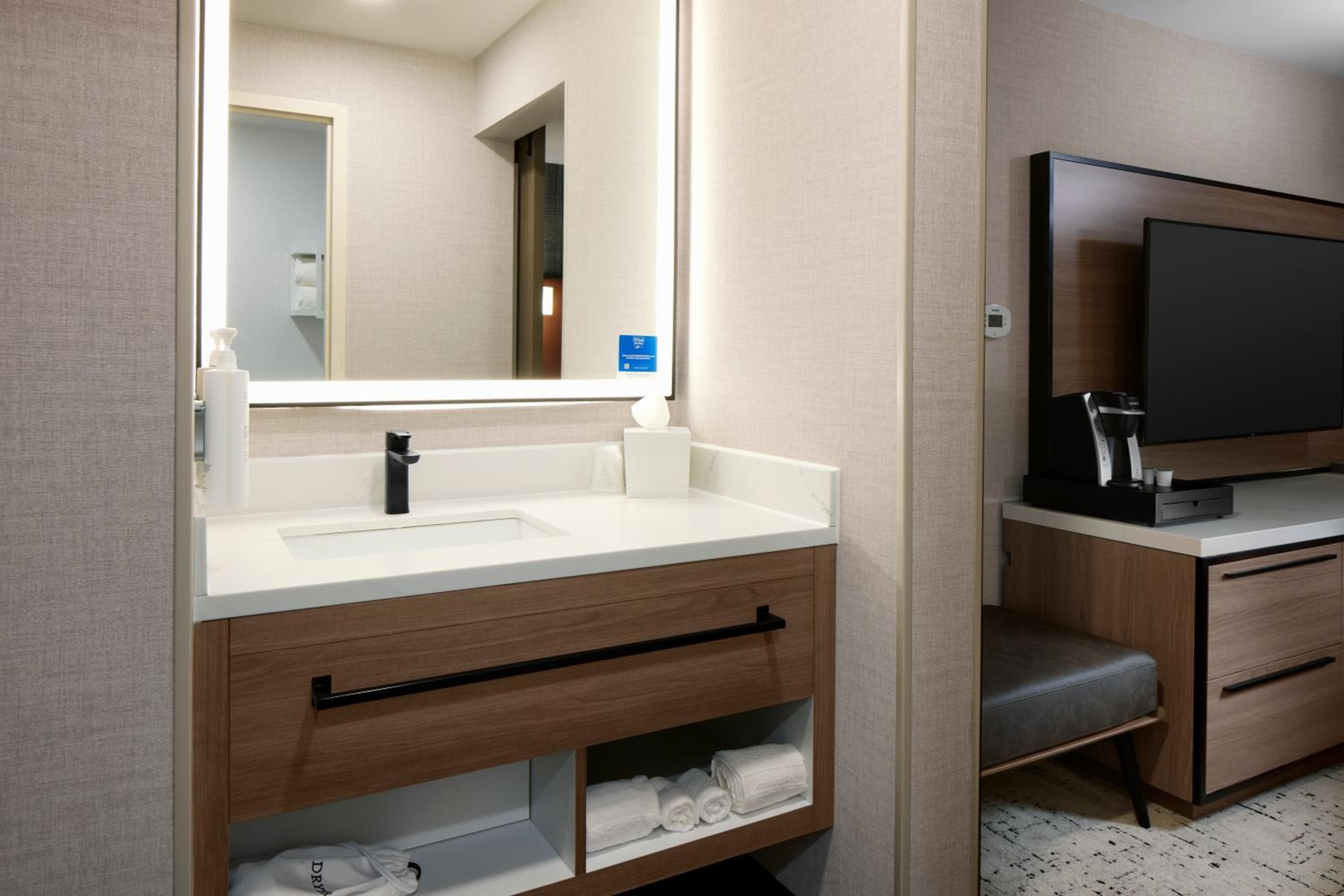 Hampton Inn by Hilton Newark Airport