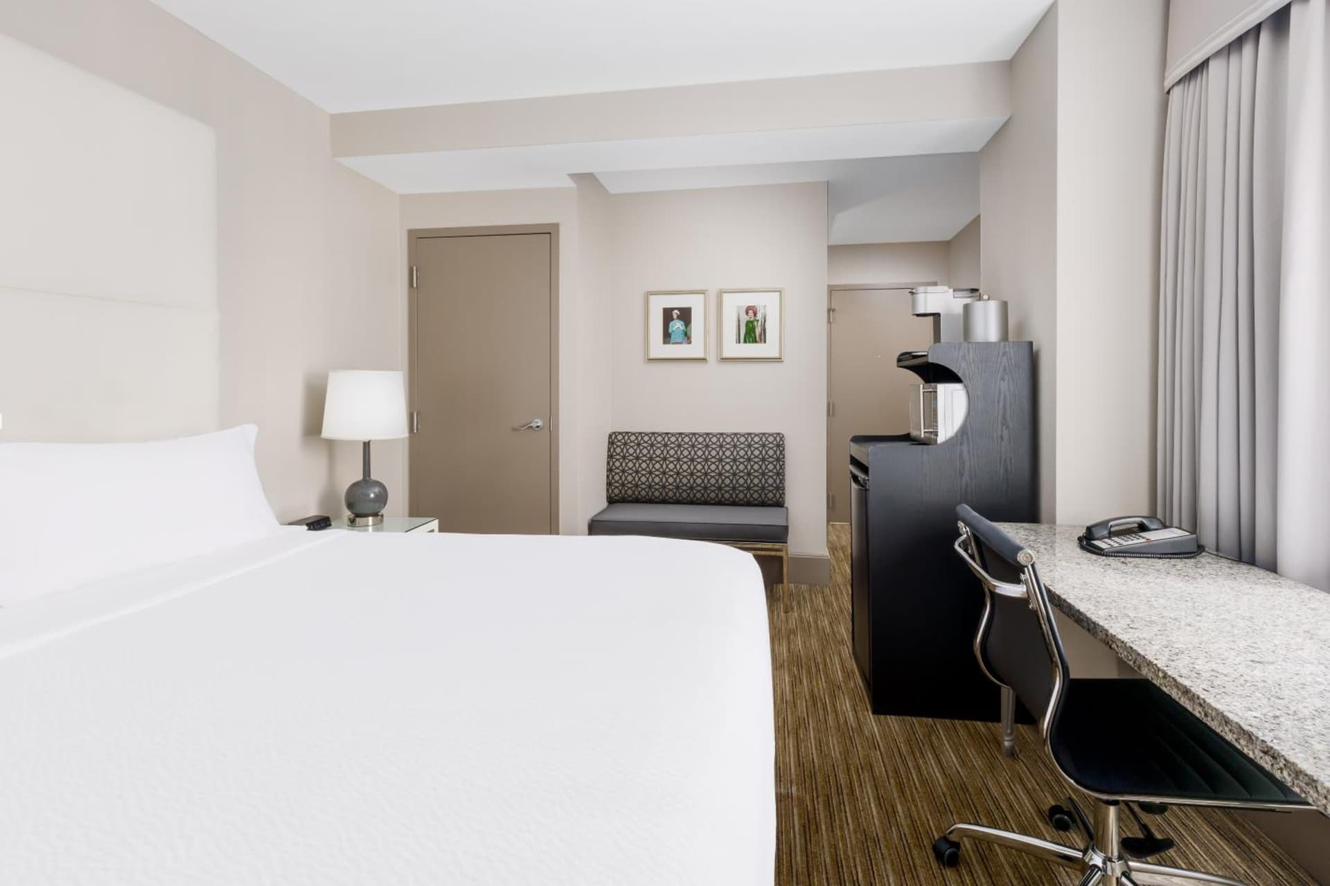 Hotel Cass, Holiday Inn Express (Chicago Magnificent Mile)
