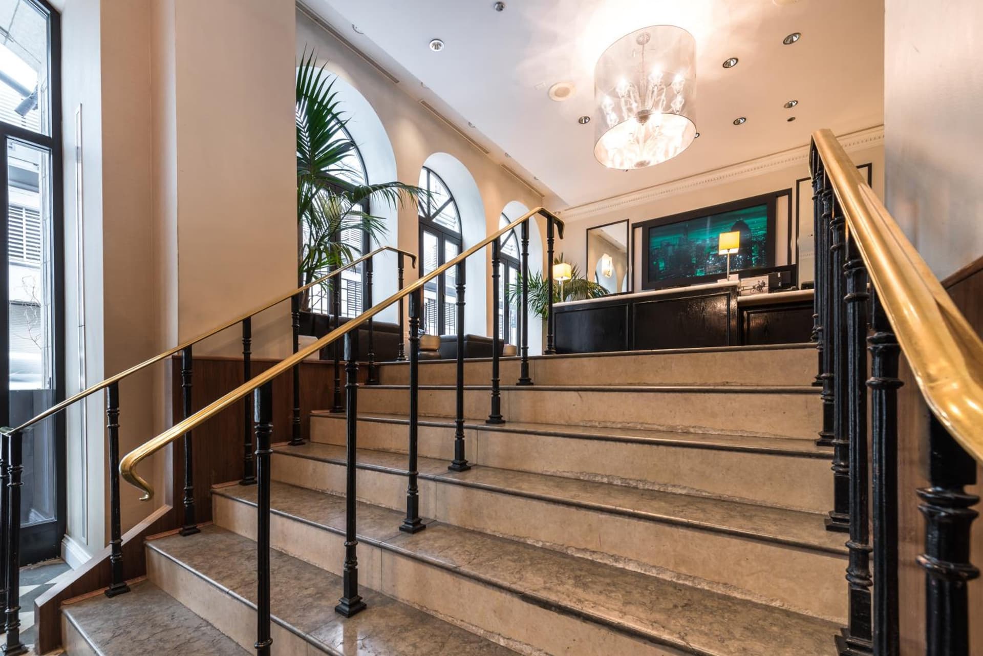 Hotel Cass, Holiday Inn Express (Chicago Magnificent Mile)
