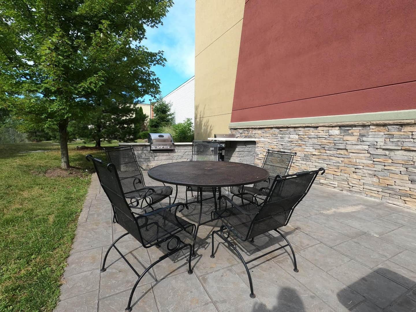 HomeTowne Studios & Suites by Red Roof Washington