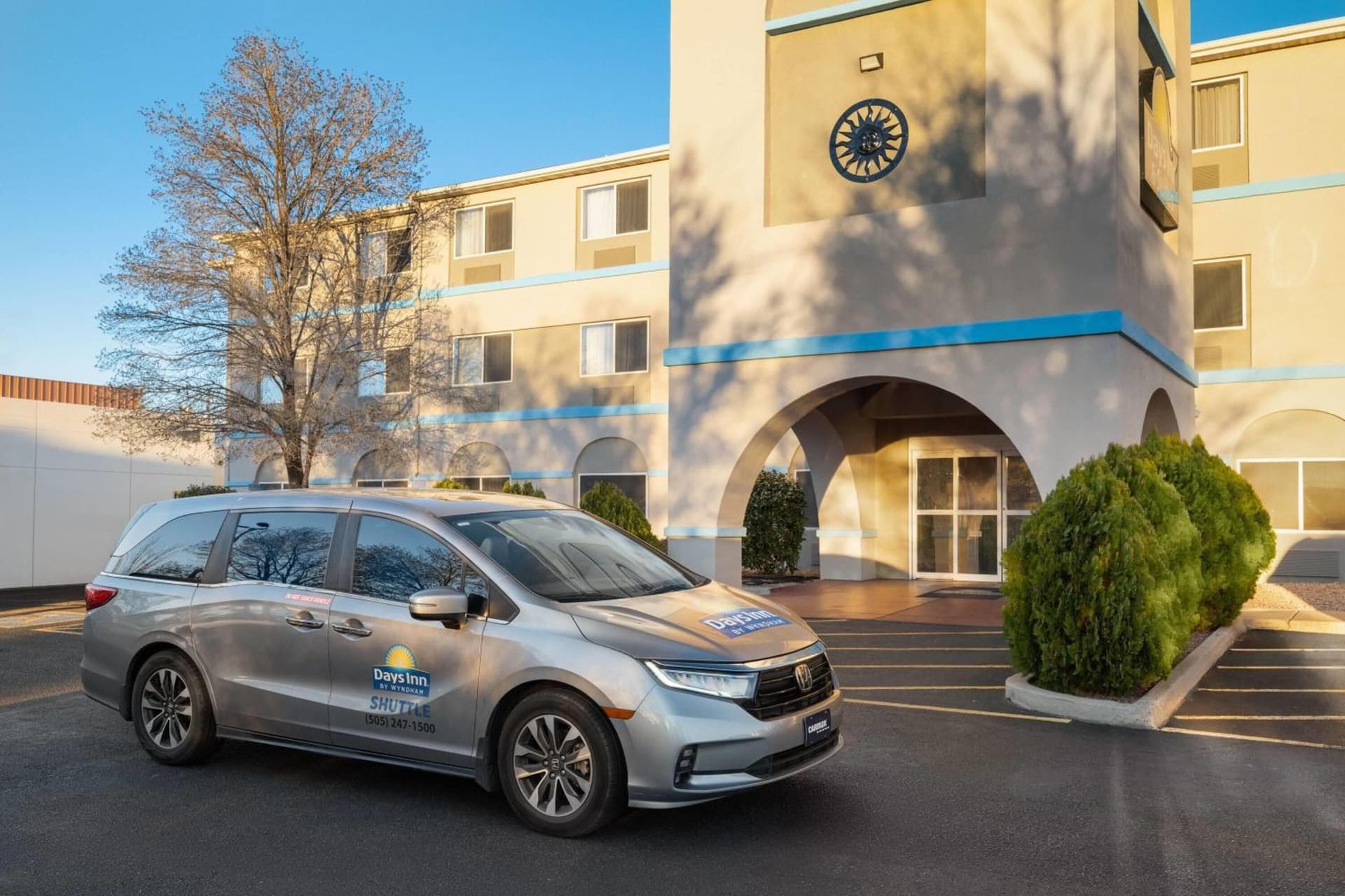 Days Inn & Suites by Wyndham Airport Albuquerque