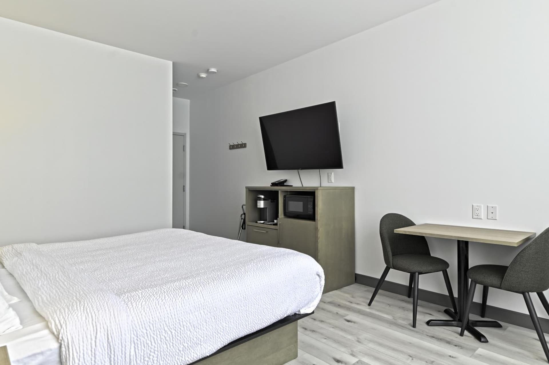Repotel Levis
