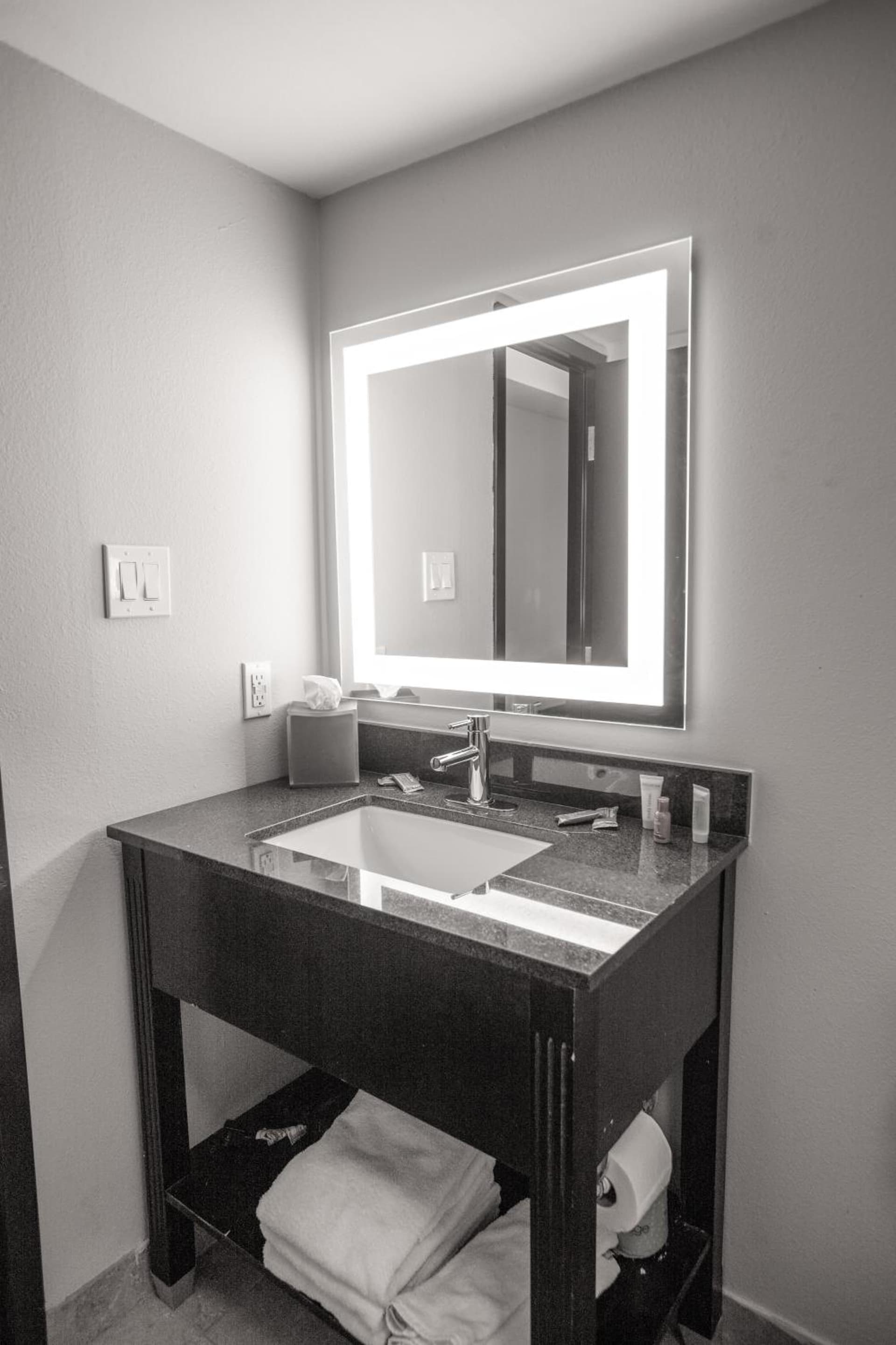 La Quinta by Wyndham Dallas I-35 Walnut Hill Ln