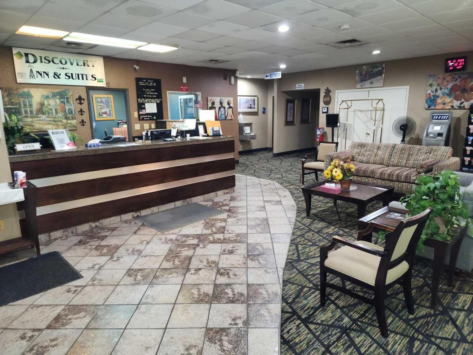 Discovery Inn & Suites