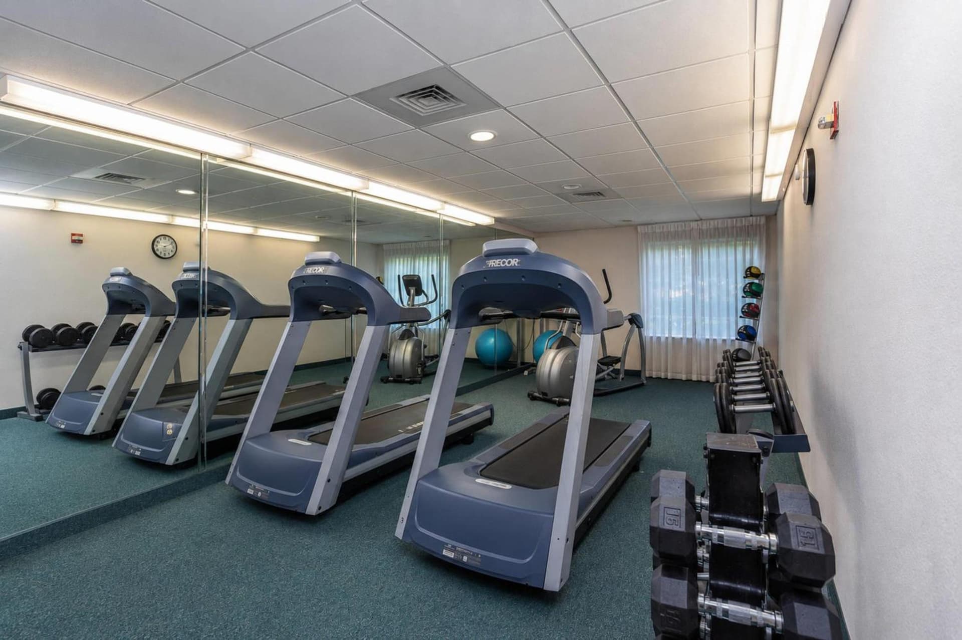 Staywell Inn & Suites I-75