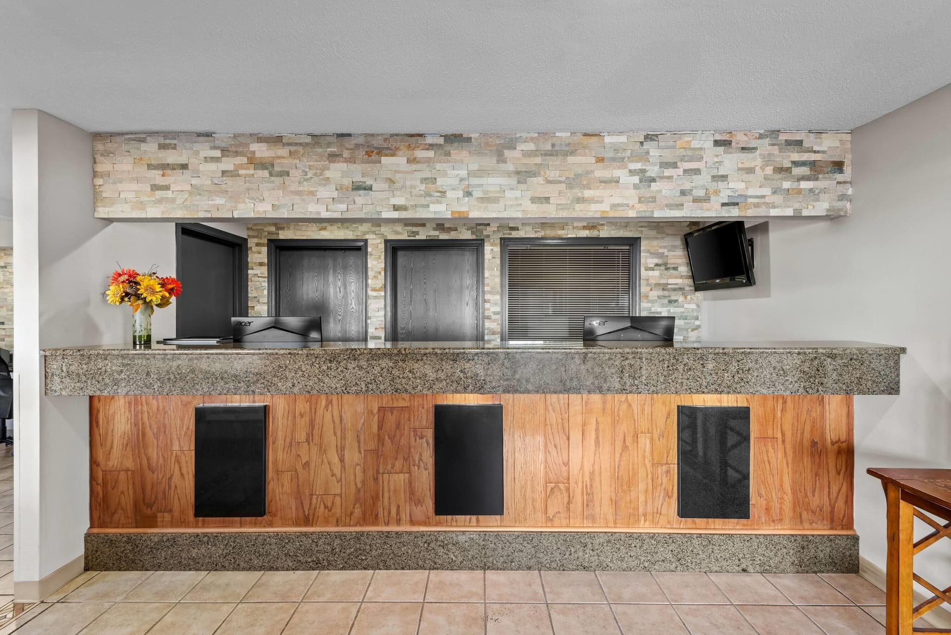 Days Inn & Suites by Wyndham Des Moines Airport