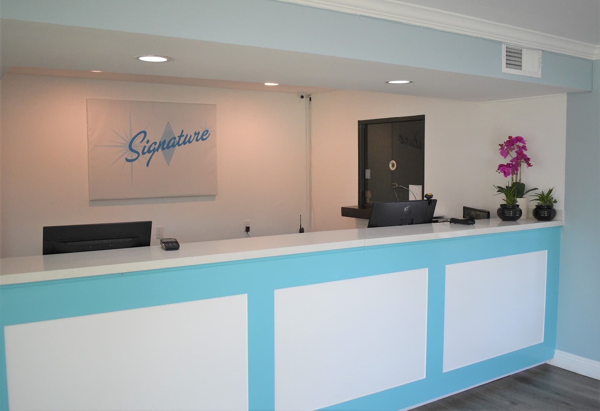 Signature Anaheim Maingate