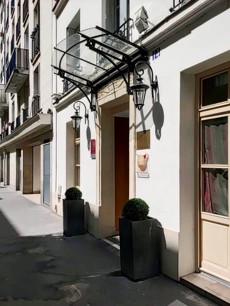 Hôtel De Neuve by HappyCulture